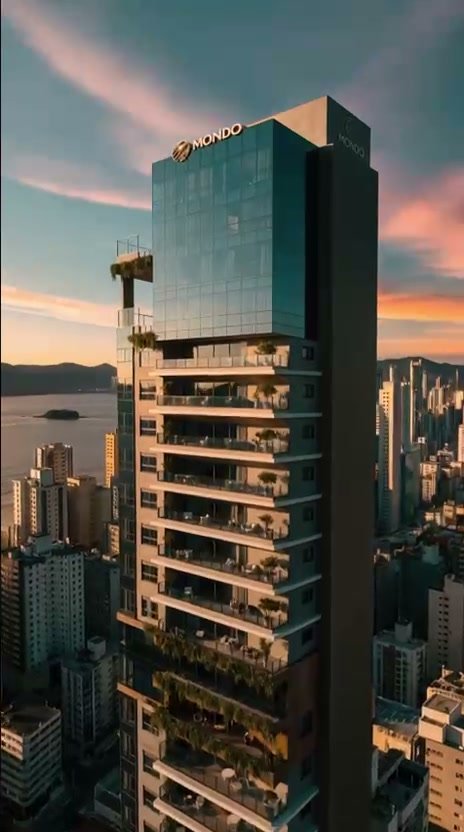 Torre Toscano Residenze ao entardecer